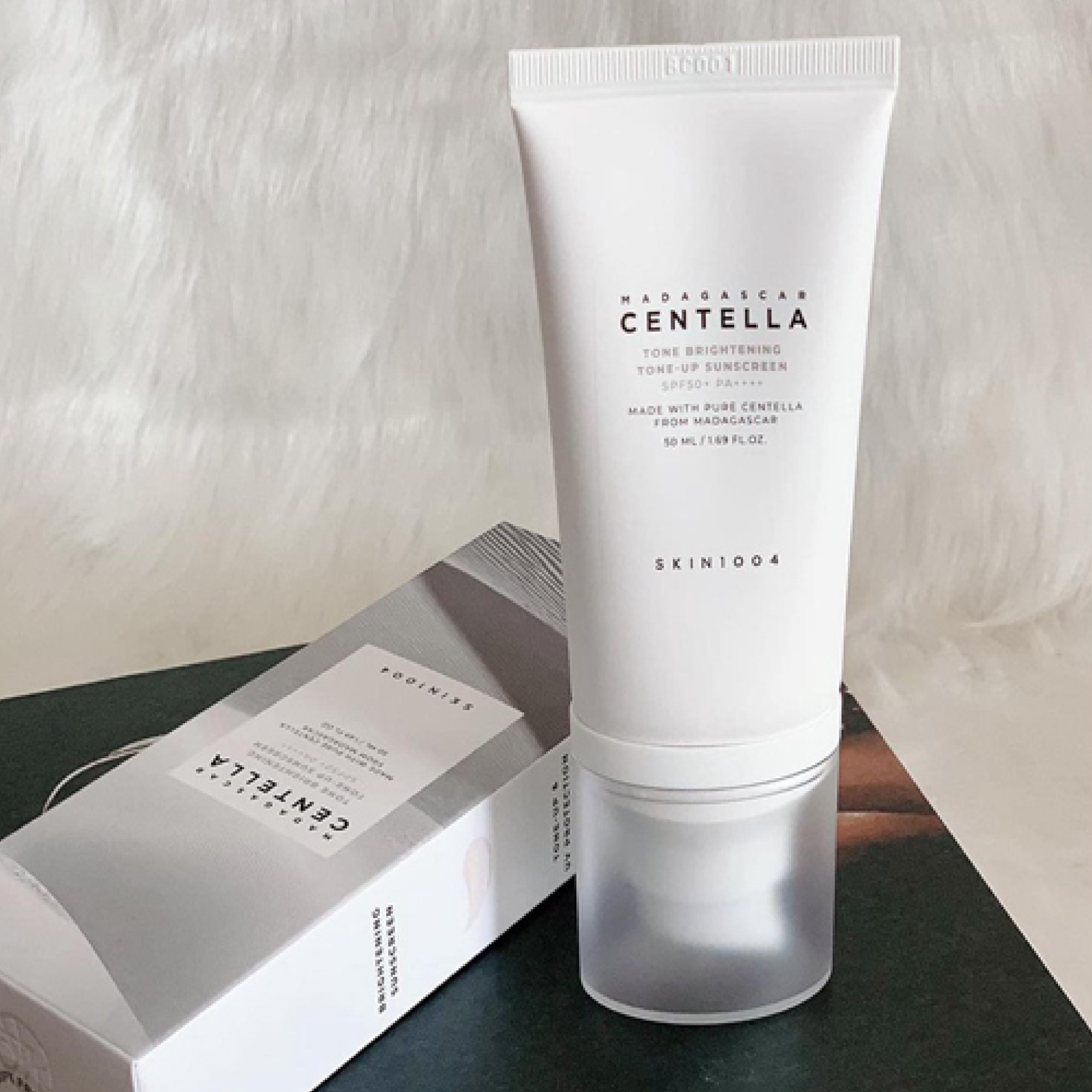 Kem chống nắng Skin1004 Madagascar Centella Tone Brightening Tone-Up Sunscreen SPF50+ PA++++ 50ml (Màu trắng) - Ảnh 4